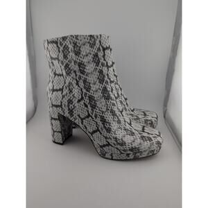 JF Size 8 Platform Faux Snakeskin Boots Francine White Black Heel Boots Booties